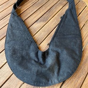 The sash bag: black vegan